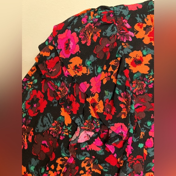 Wild Fable Women’s Long Sleeve Floral Top - Size Large - Picture 2 of 7